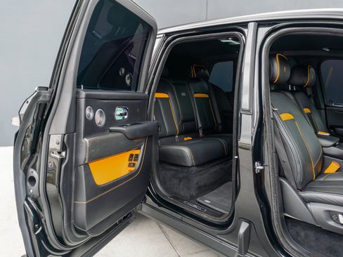 Used 2023 Rolls-Royce Cullinan Black Badge w/ Leather Finishing Pack image 14