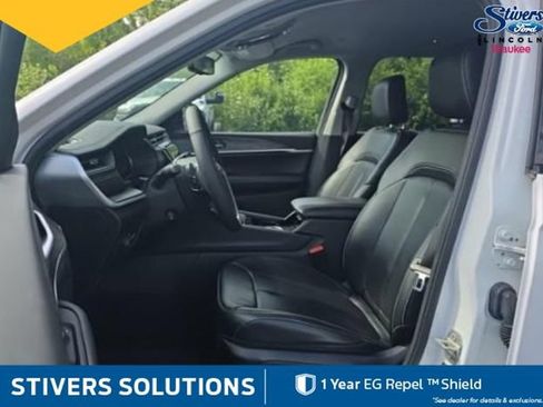 Used 2023 Jeep Grand Cherokee L Limited w/ Luxury Tech Group II AWD/4WD image 5