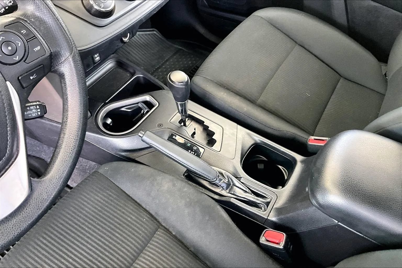 Used 2018 Toyota RAV4 LE w/ All Weather Liner Package FWD image 15