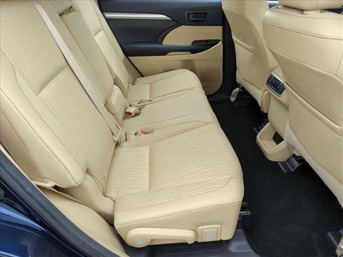 Used 2014 Toyota Highlander Plus FWD image 20