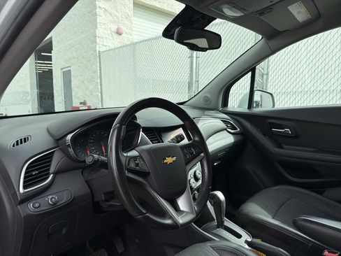 Used 2022 Chevrolet Trax LT w/ Driver Confidence Package image 9
