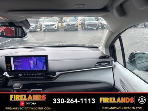 Used 2025 Toyota Sienna XLE image 36