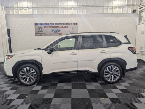 Used 2025 Subaru Forester Touring AWD/4WD image 1