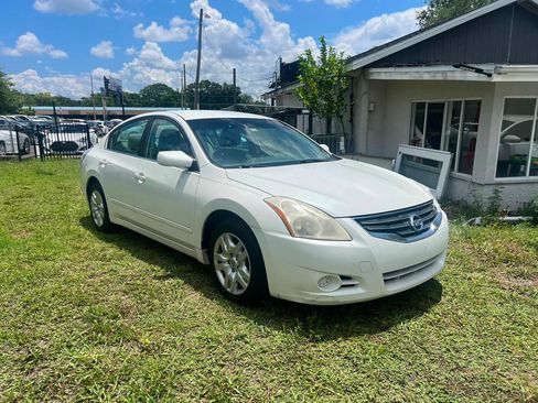 Used 2011 Nissan Altima 2.5 FWD image 6