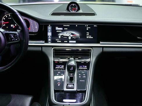 Used 2017 Porsche Panamera 4 image 35