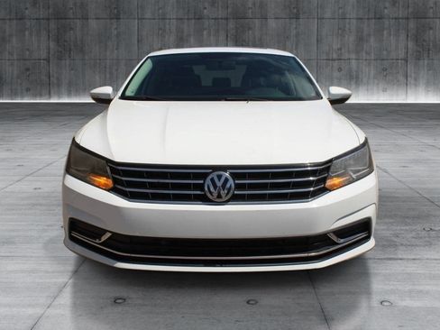 Used 2018 Volkswagen Passat 2.0T SE FWD image 11