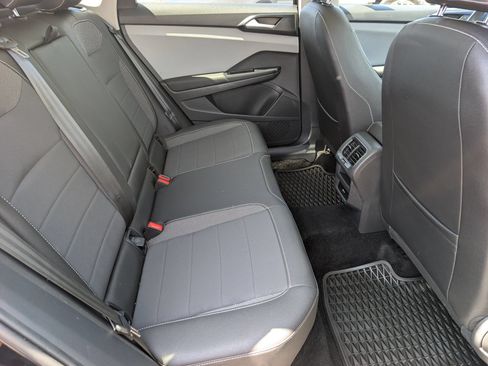Used 2023 Volkswagen Taos SE FWD image 13