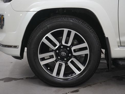 Used 2022 Toyota 4Runner Limited AWD/4WD image 29