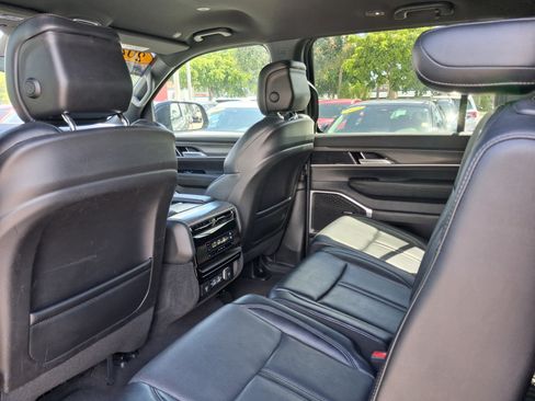 Used 2024 Jeep Wagoneer L Series II w/ Flexible Seating Group AWD/4WD image 7