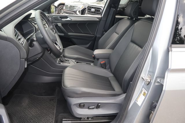 Certified 2023 Volkswagen Tiguan SE R-Line FWD image 14