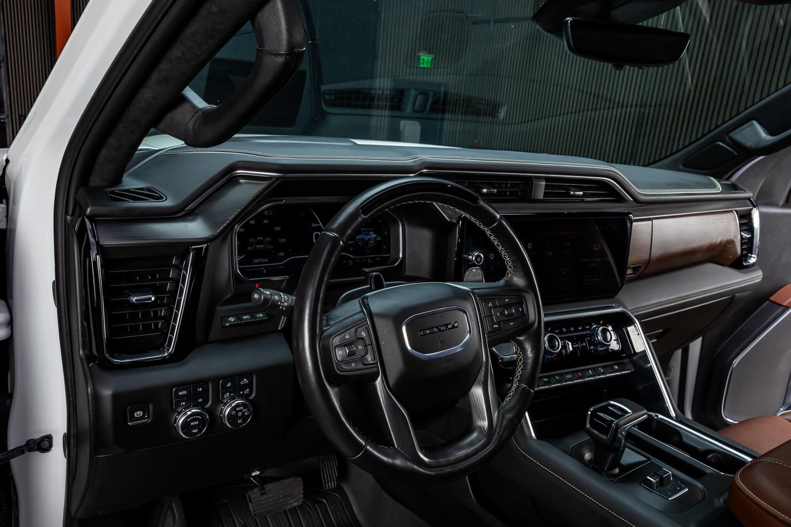Used 2024 GMC Sierra 1500 Denali Ultimate AWD/4WD image 17