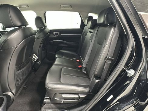 Used 2022 Kia Sorento S image 12