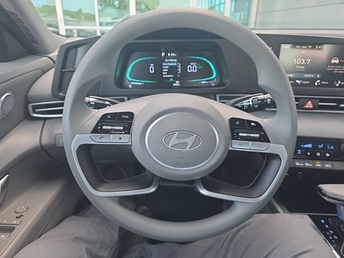 Used 2025 Hyundai Elantra Hybrid w/ Cargo Package FWD image 18