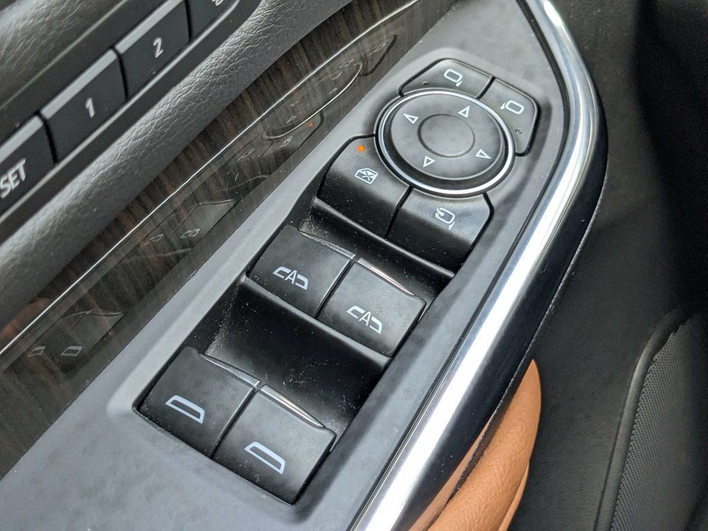 Used 2020 Cadillac XT4 Premium Luxury FWD image 22