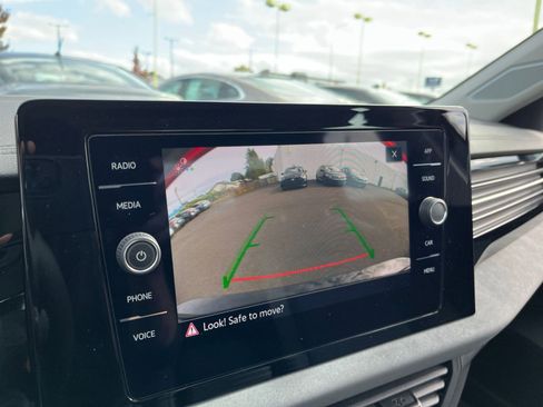 Used 2025 Volkswagen Jetta SE image 18