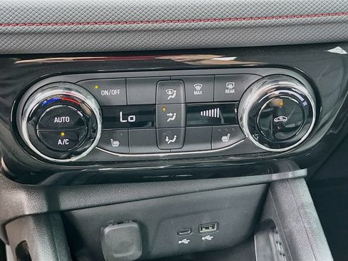 Used 2025 Chevrolet TrailBlazer RS w/ Convenience Package FWD image 16