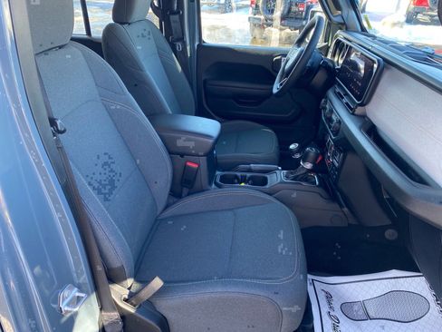 Used 2025 Jeep Wrangler Willys image 25