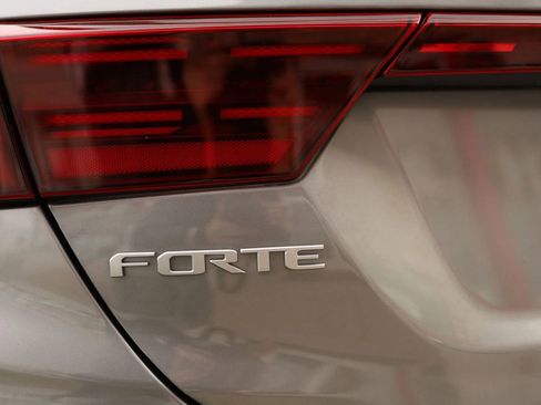 Used 2024 Kia Forte GT-Line w/ GT-Line Premium Package image 9