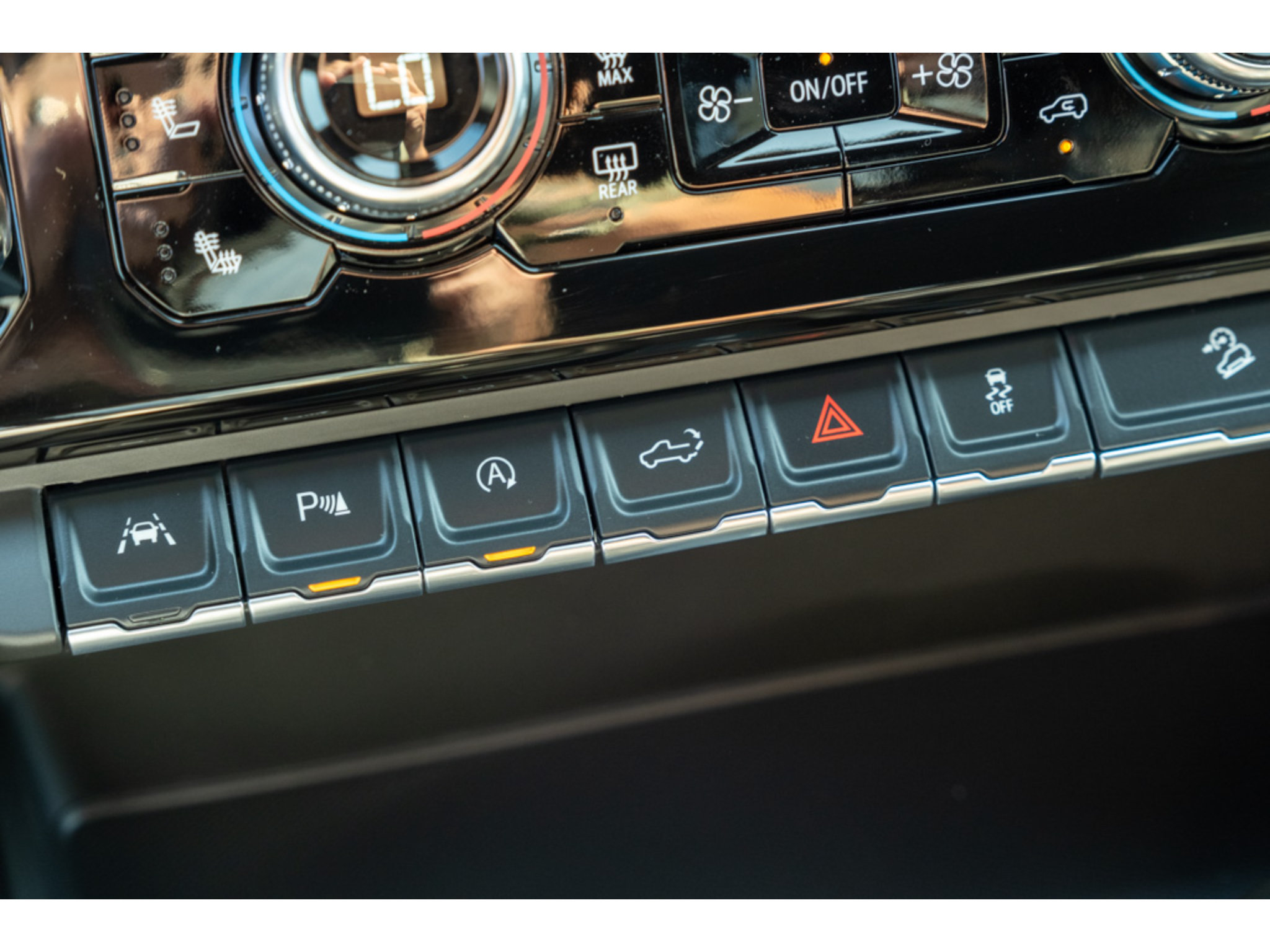 New 2026 GMC Sierra 1500 AT4 w/ AT4 Premium Package AWD/4WD image 29
