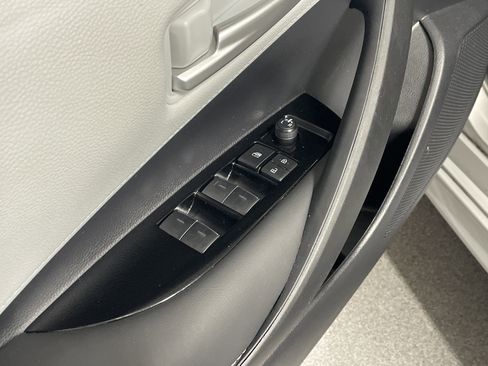 Certified 2025 Toyota Corolla SE image 15