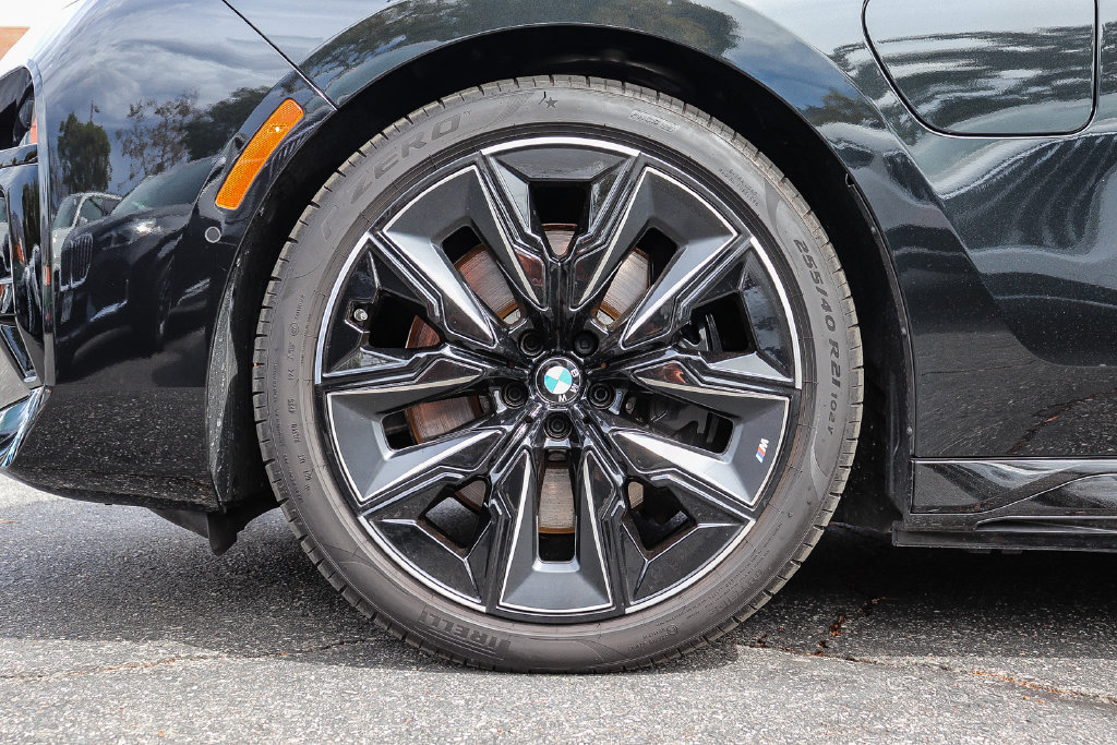 Used 2026 BMW 750e xDrive AWD/4WD image 9