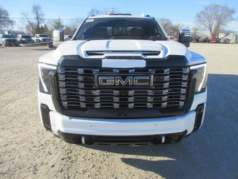 New 2026 GMC Sierra 3500 Denali Ultimate AWD/4WD image 11
