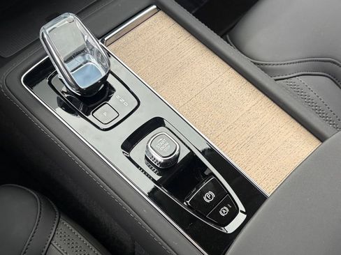New 2026 Volvo XC90 B5 Core w/ Protection Package Premier image 21