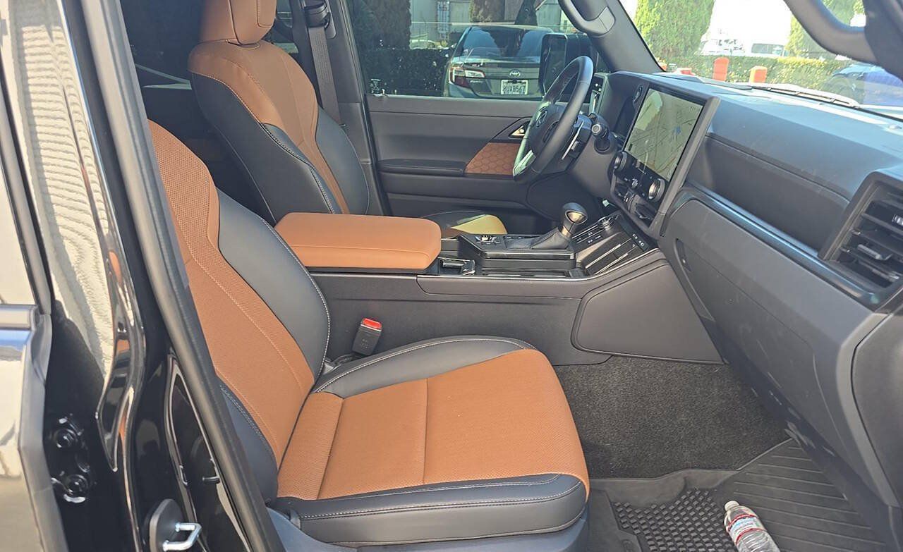 Used 2026 Lexus GX 550 w/ Cold Area Package AWD/4WD image 8