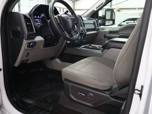 Used 2019 Ford F250 XLT w/ XLT Premium Package AWD/4WD image 33