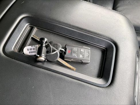 Used 2019 Chevrolet Suburban LT RWD image 11