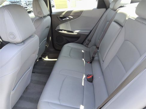 Used 2017 Chevrolet Malibu Premier w/ Driver Confidence Package FWD image 18