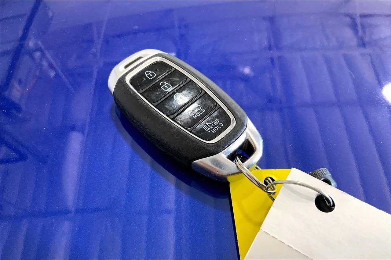 Used 2023 Hyundai Elantra SEL w/ Convenience Package FWD image 19