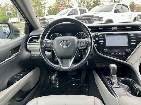 Used 2018 Toyota Camry SE FWD image 21