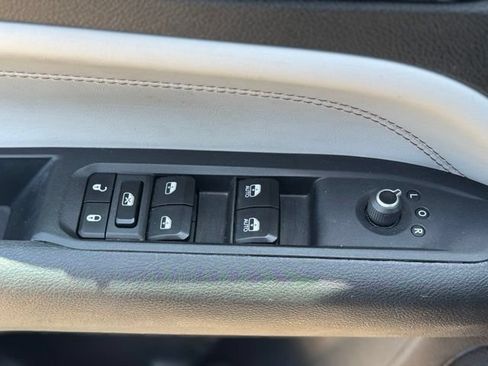 Used 2023 Jeep Compass Limited AWD/4WD image 5