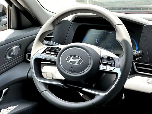 Used 2025 Hyundai Elantra Sport FWD image 32
