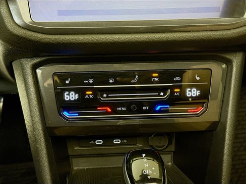 Used 2022 Volkswagen Tiguan SE R-Line AWD/4WD image 17