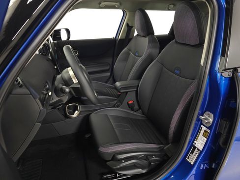 Used 2025 MINI Cooper 4-Door Hardtop FWD image 16