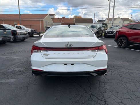 Used 2022 Hyundai Elantra Limited image 6