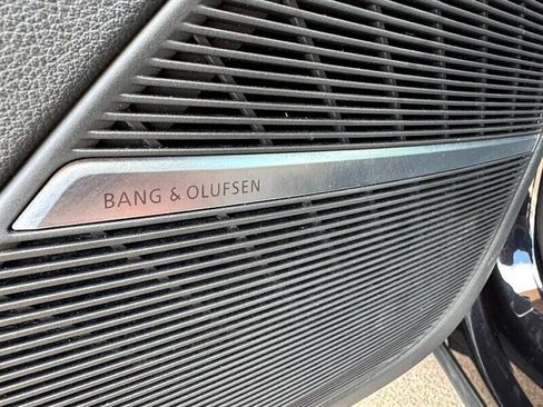 Used 2019 Audi Q8 Premium Plus w/ Premium Plus image 37