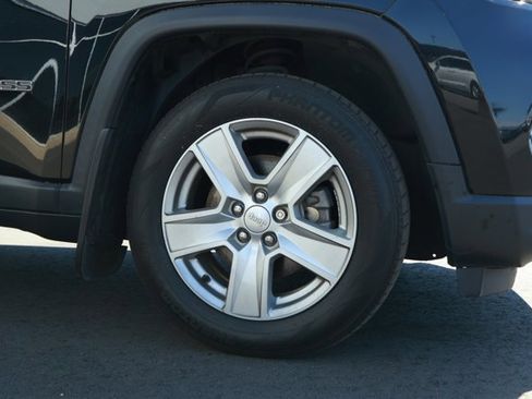 Used 2022 Jeep Compass Latitude image 5