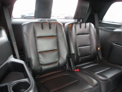 Used 2018 Ford Explorer XLT w/ Equipment Group 202A image 21