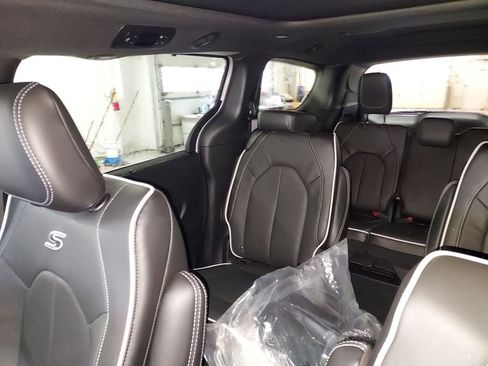 New 2026 Chrysler Pacifica Limited w/ S Appearance Package image 12