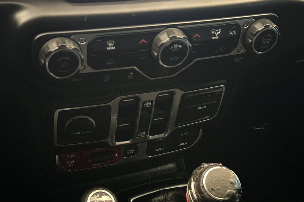 Used 2018 Jeep Wrangler Unlimited Rubicon AWD/4WD image 19