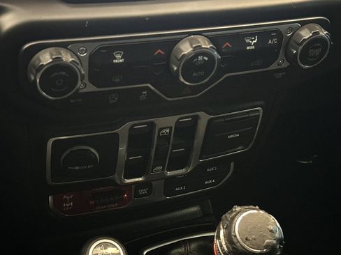 Used 2018 Jeep Wrangler Unlimited Rubicon AWD/4WD image 19
