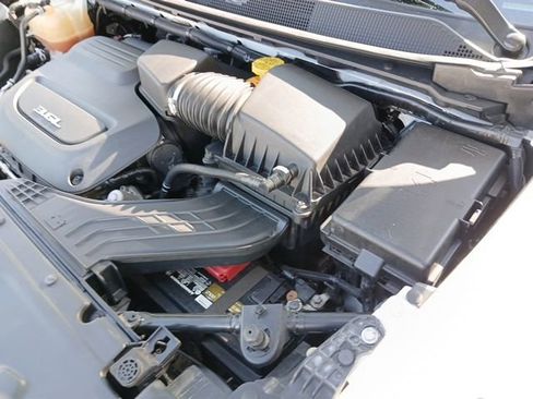 Used 2017 Chrysler Pacifica Touring w/ Tire & Wheel Group FWD image 48
