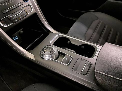 Used 2019 Ford Fusion SE FWD image 16