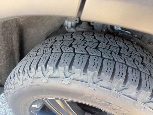 Used 2025 Nissan Rogue SV AWD/4WD image 10