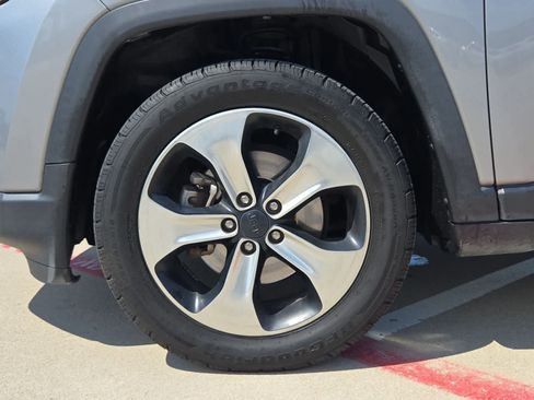Used 2017 Jeep Compass Latitude w/ Popular Equipment Group FWD image 14