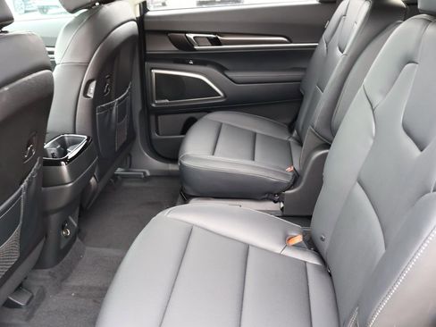 Used 2025 Kia Telluride S image 20