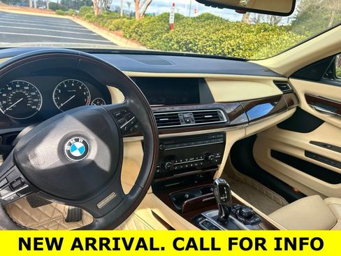Used 2011 BMW 750Li w/ Luxury Rear Seating Pkg image 3